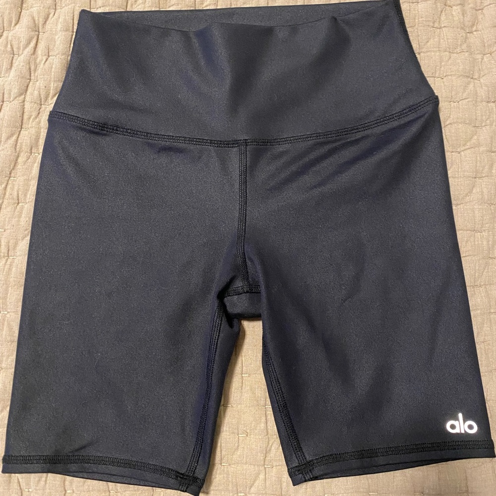Alo yoga high waist biker shorts. Size small
